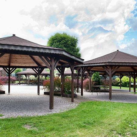 Hotel Magnolia Sitkowka-Nowiny Екстер'єр фото